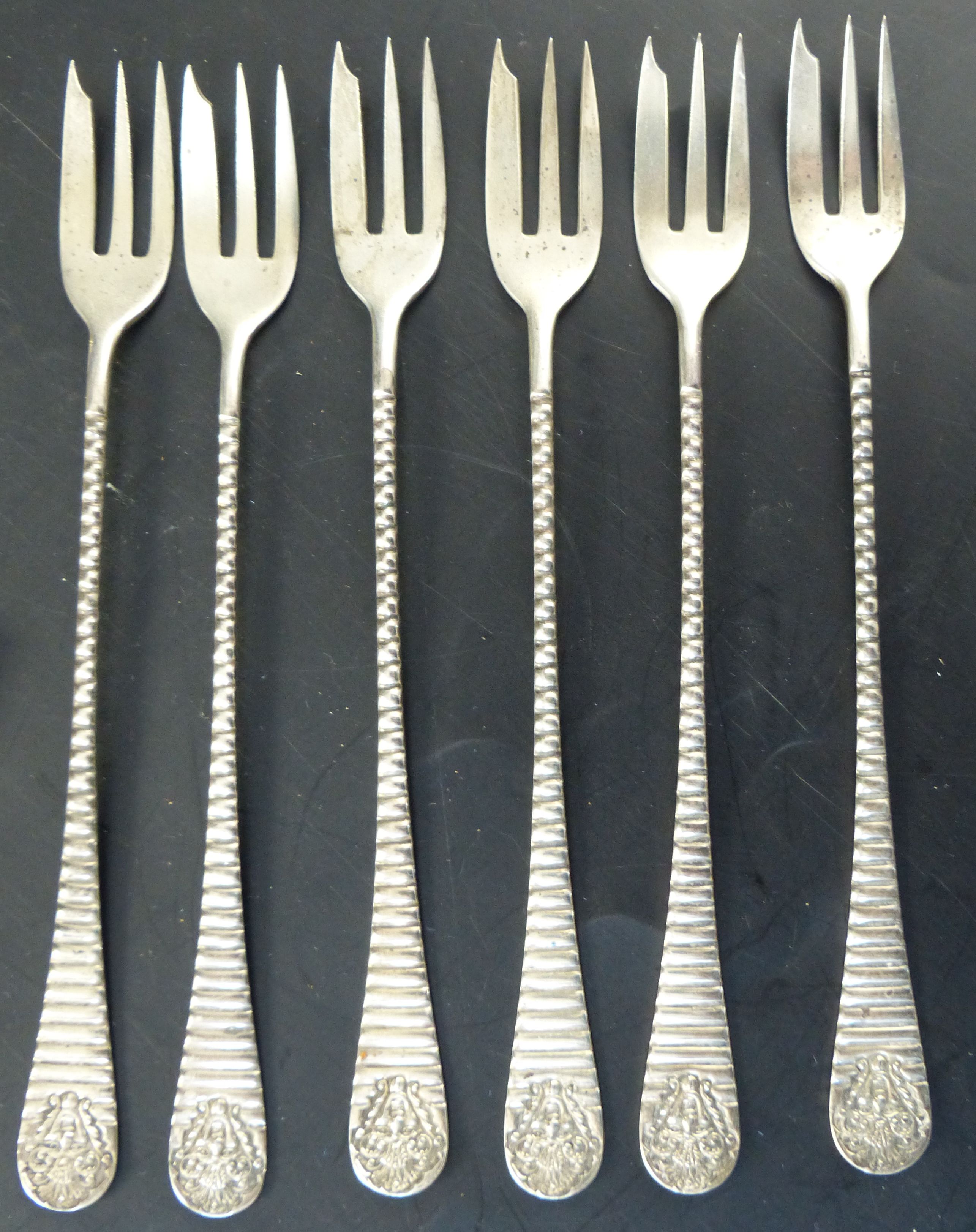 A collection of minor flatware